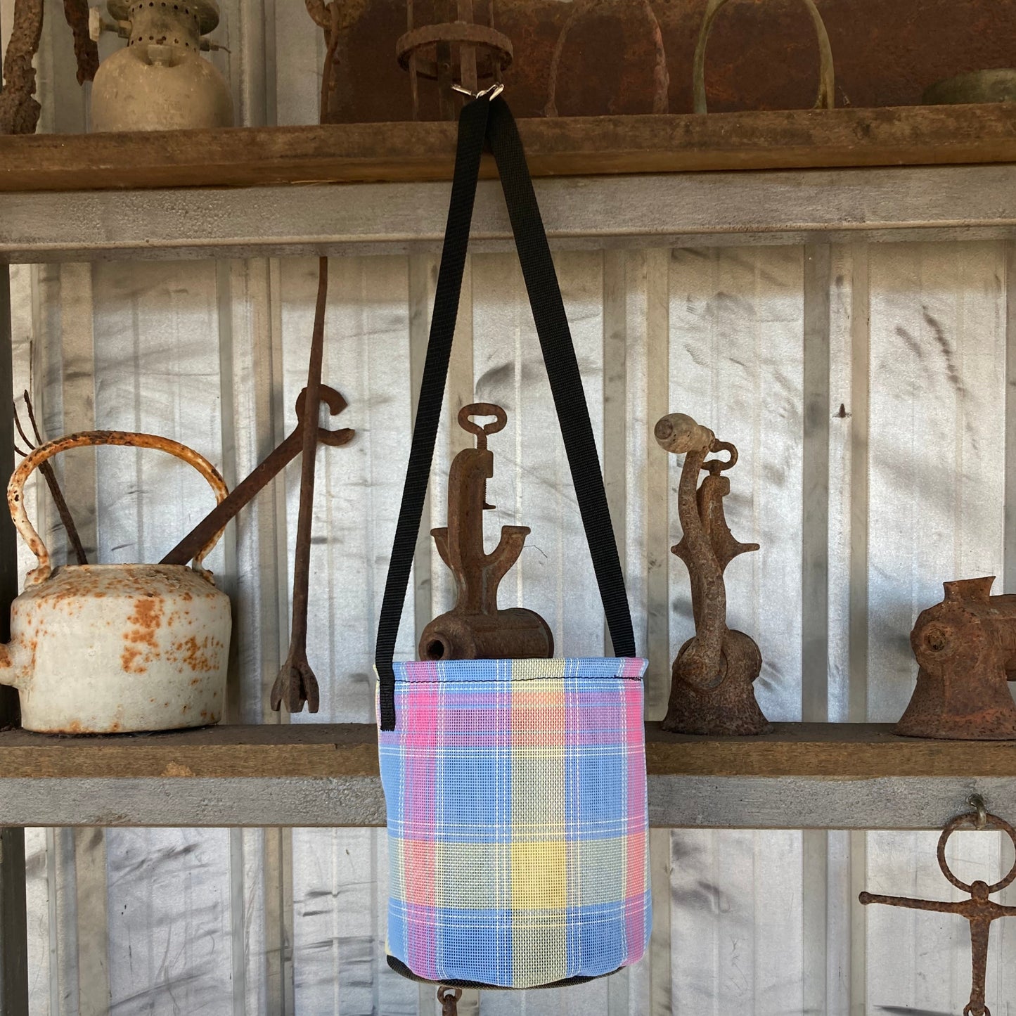 unique_leathercrafts_peg_bags_durable_mesh
