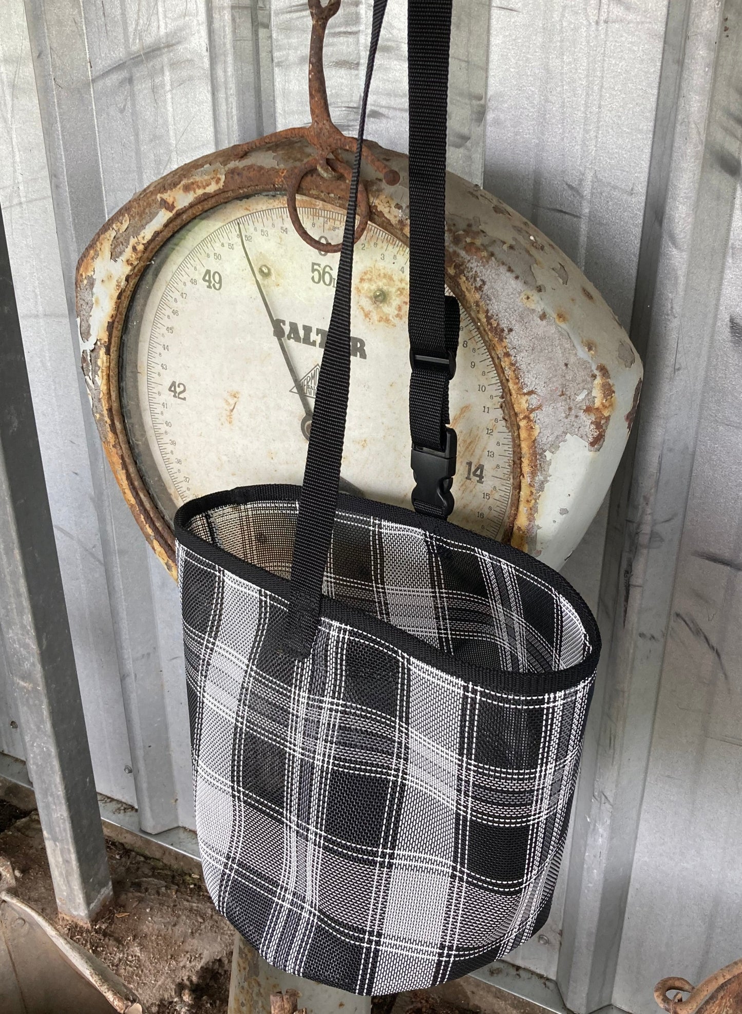 unique-leathercrafts-nose-bags-mesh