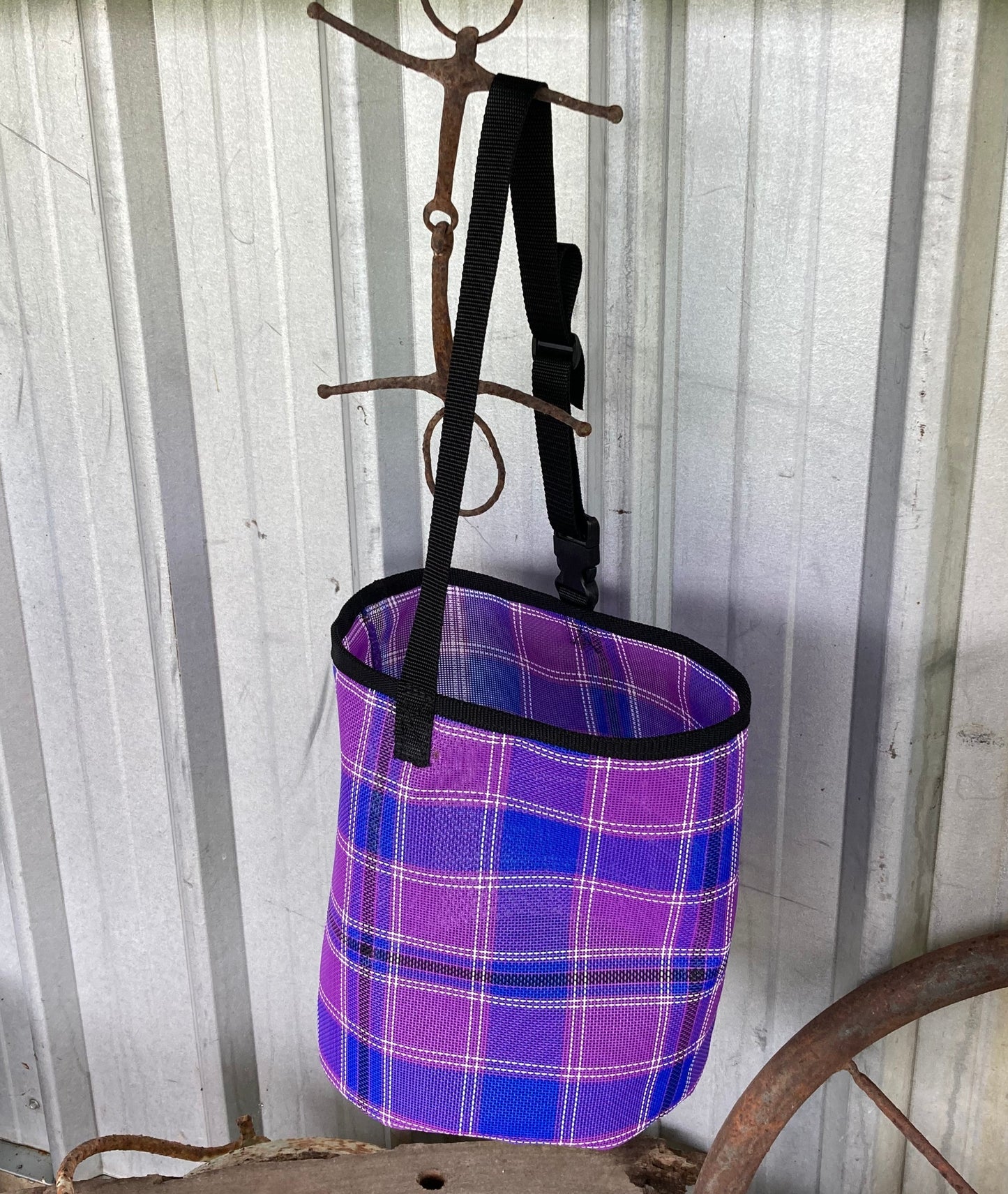 unique-leathercrafts-nose-bags-mesh
