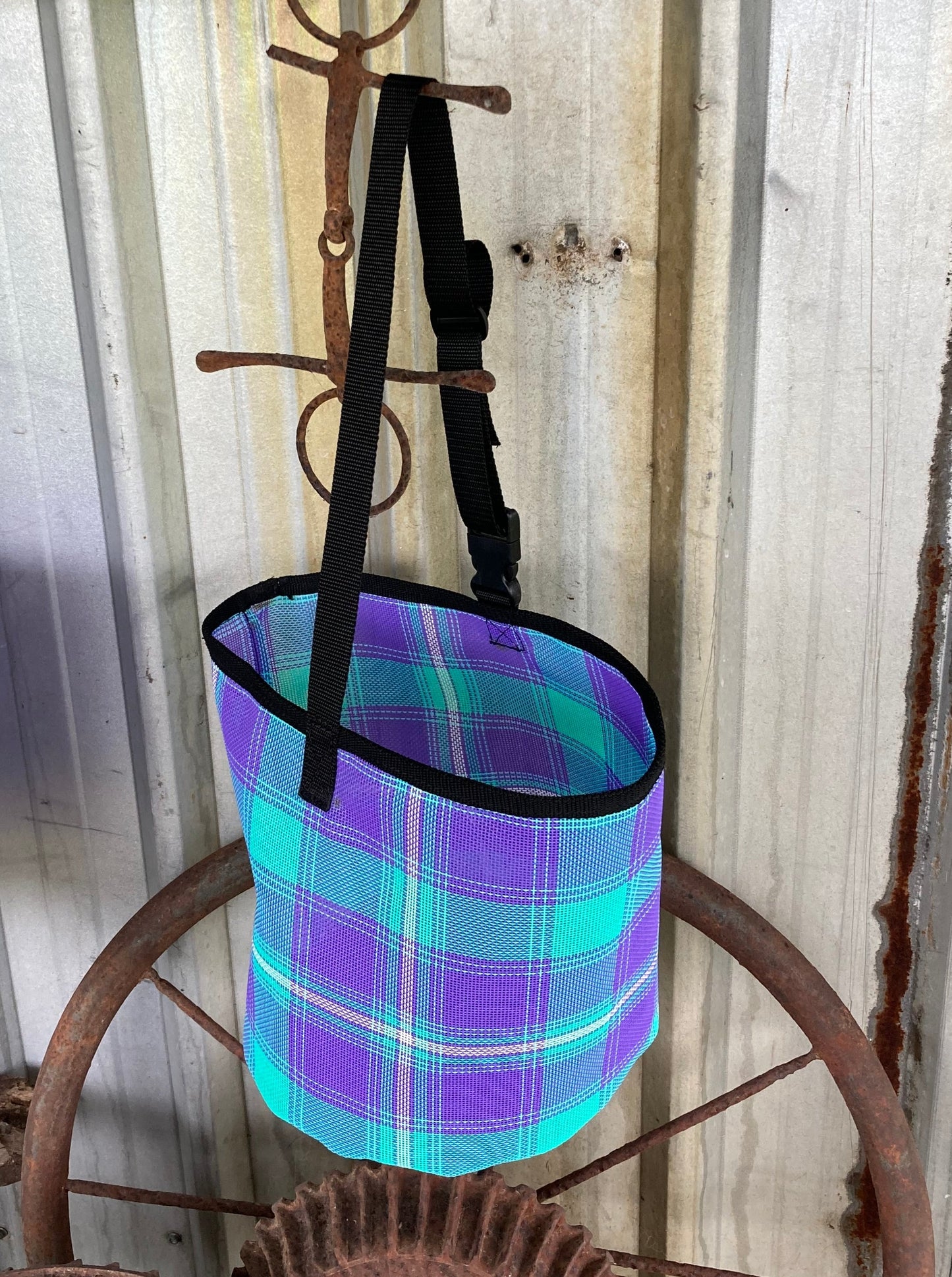 unique-leathercrafts-nose-bags-mesh
