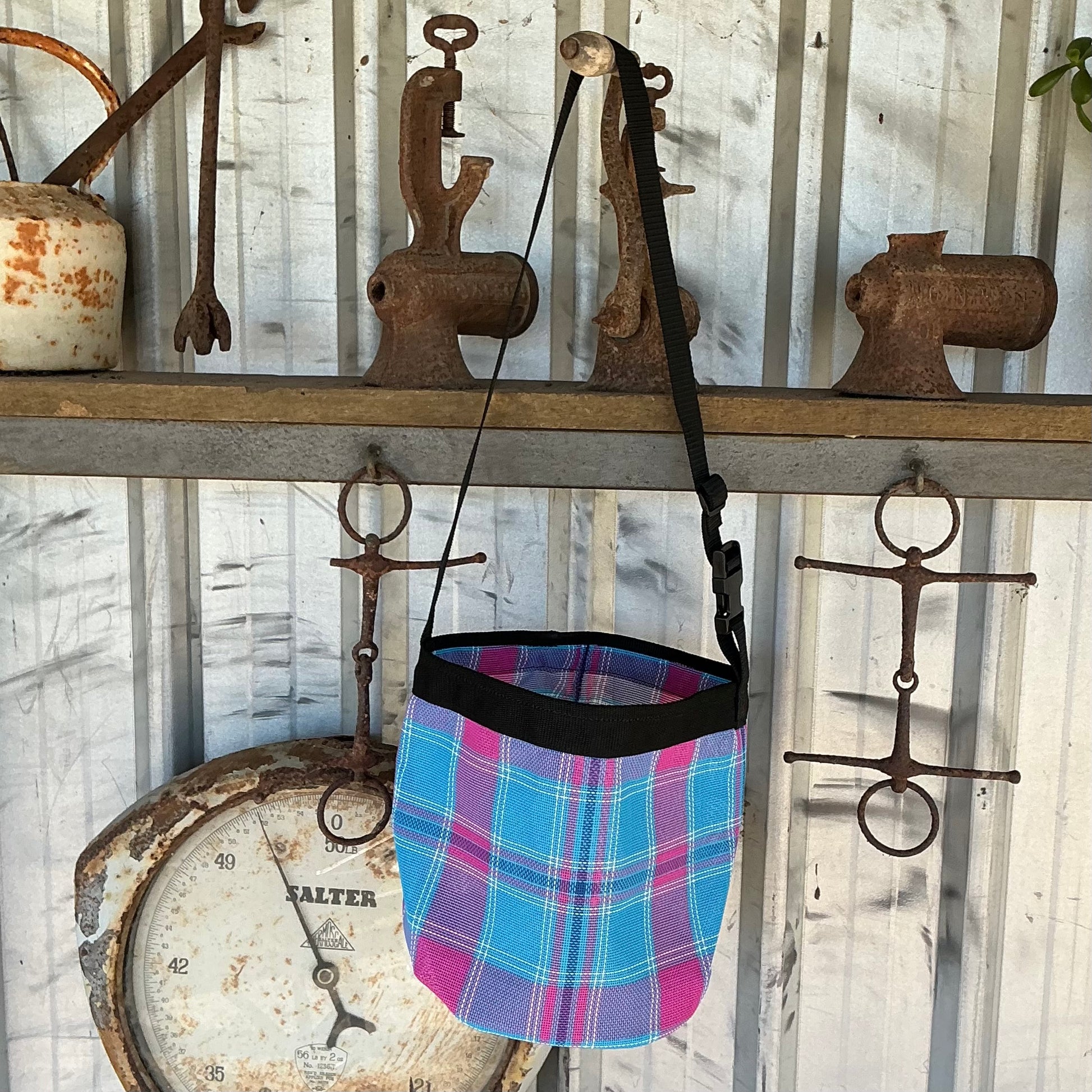 unique-leathercrafts-nose-bags-mesh