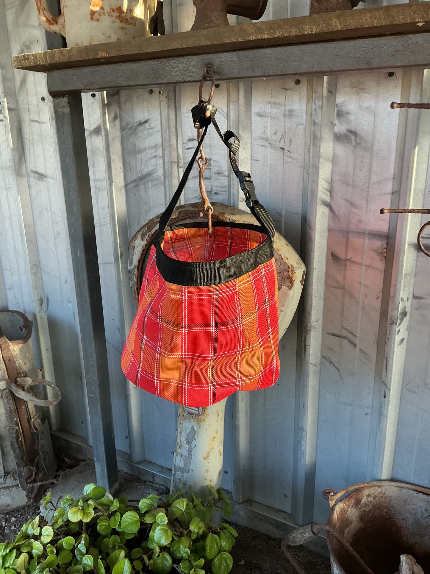 unique-leathercrafts-nose-bags-mesh