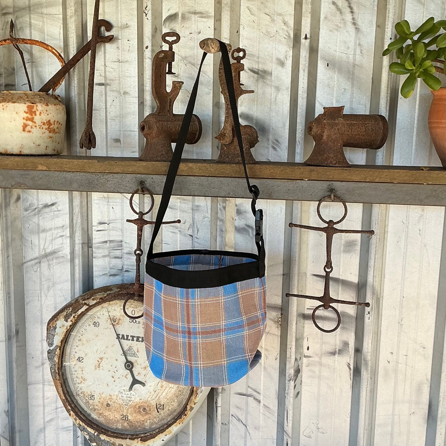 unique-leathercrafts-nose-bags-mesh